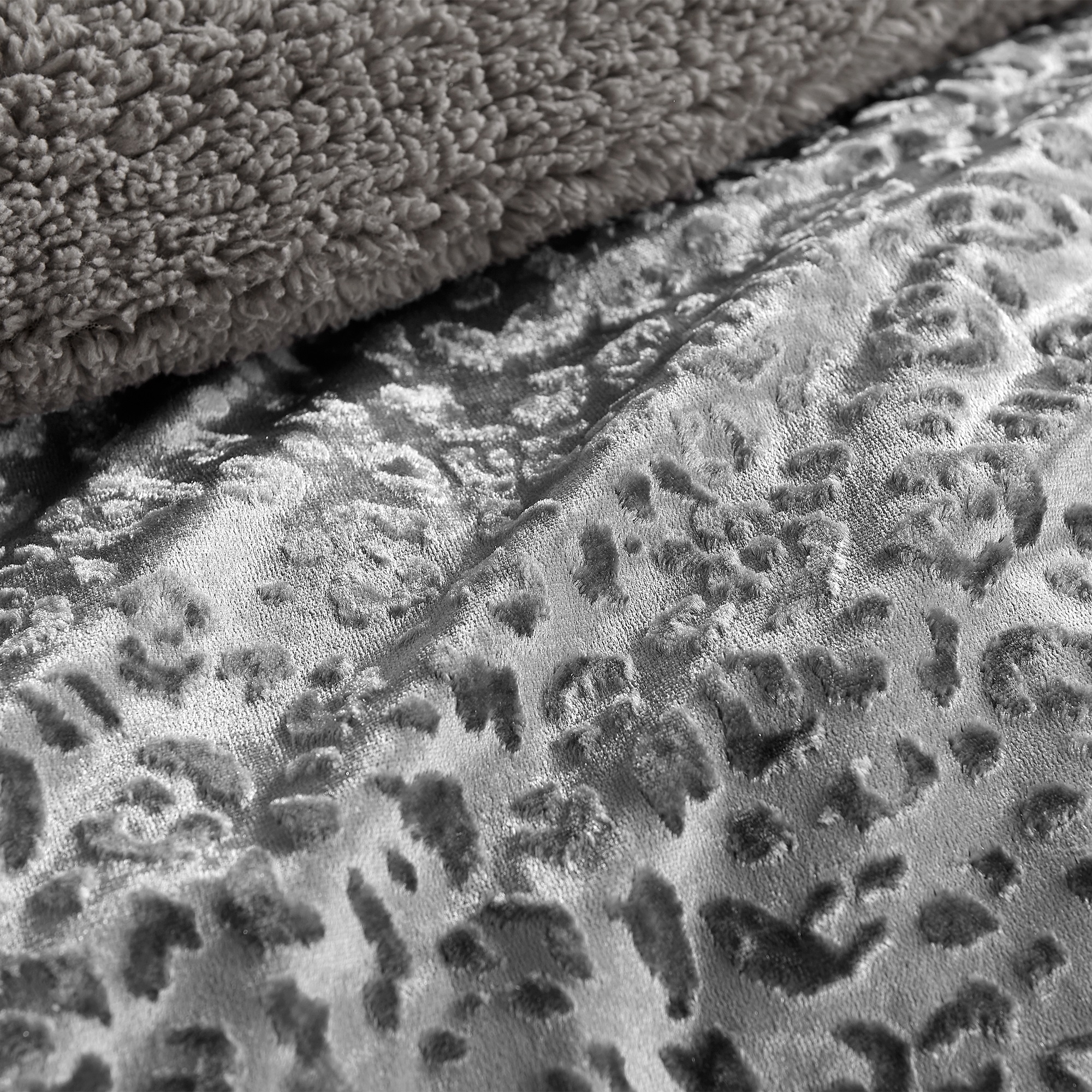 Primal Leopard - Coma Inducer® Oversized Comforter - Silver Black