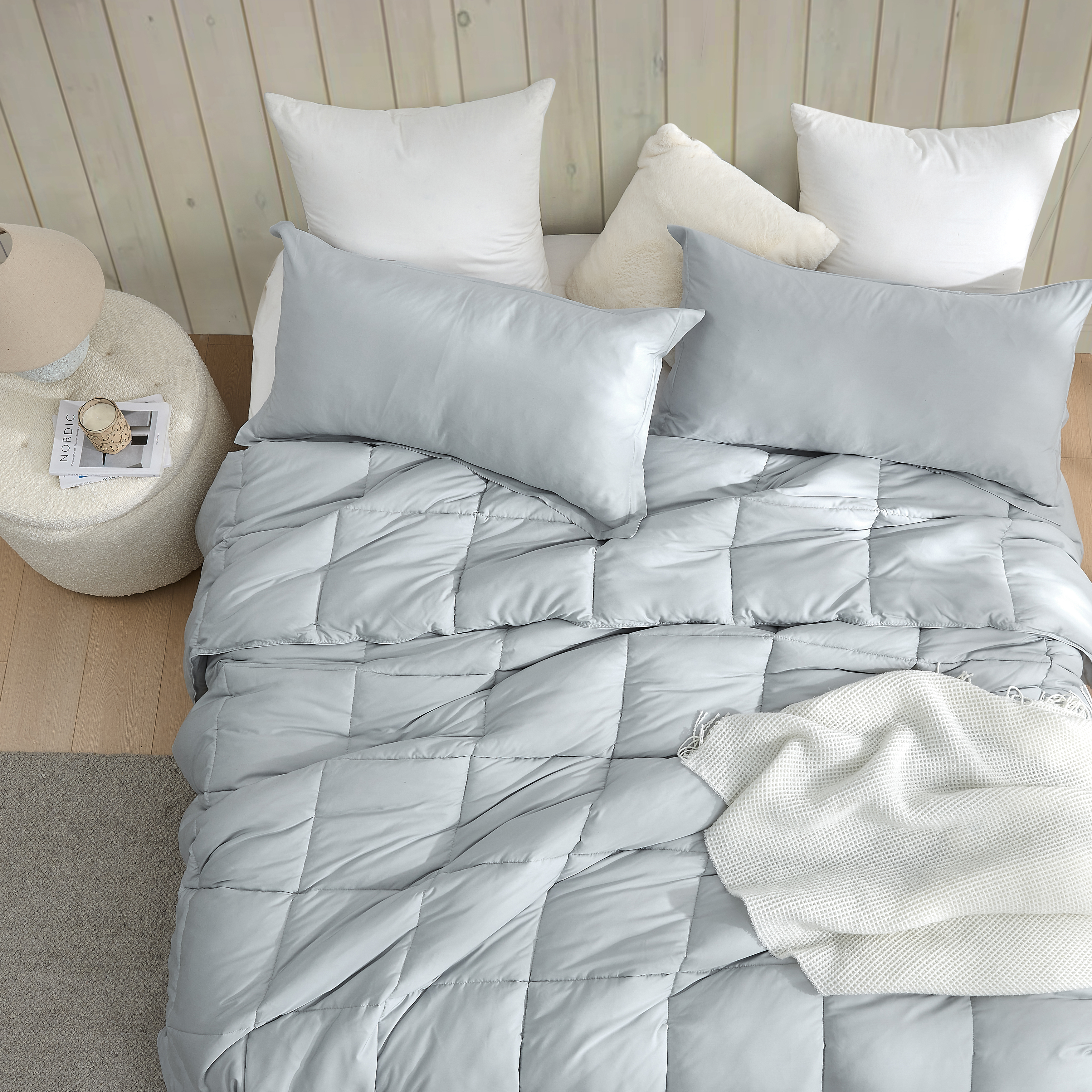 https://comainducer.com/product_images/k/414/Snorze_cloud_comforter_ultra_cozy_bamboo_oversized_king_glacier_gray1_1_2__66748.jpg